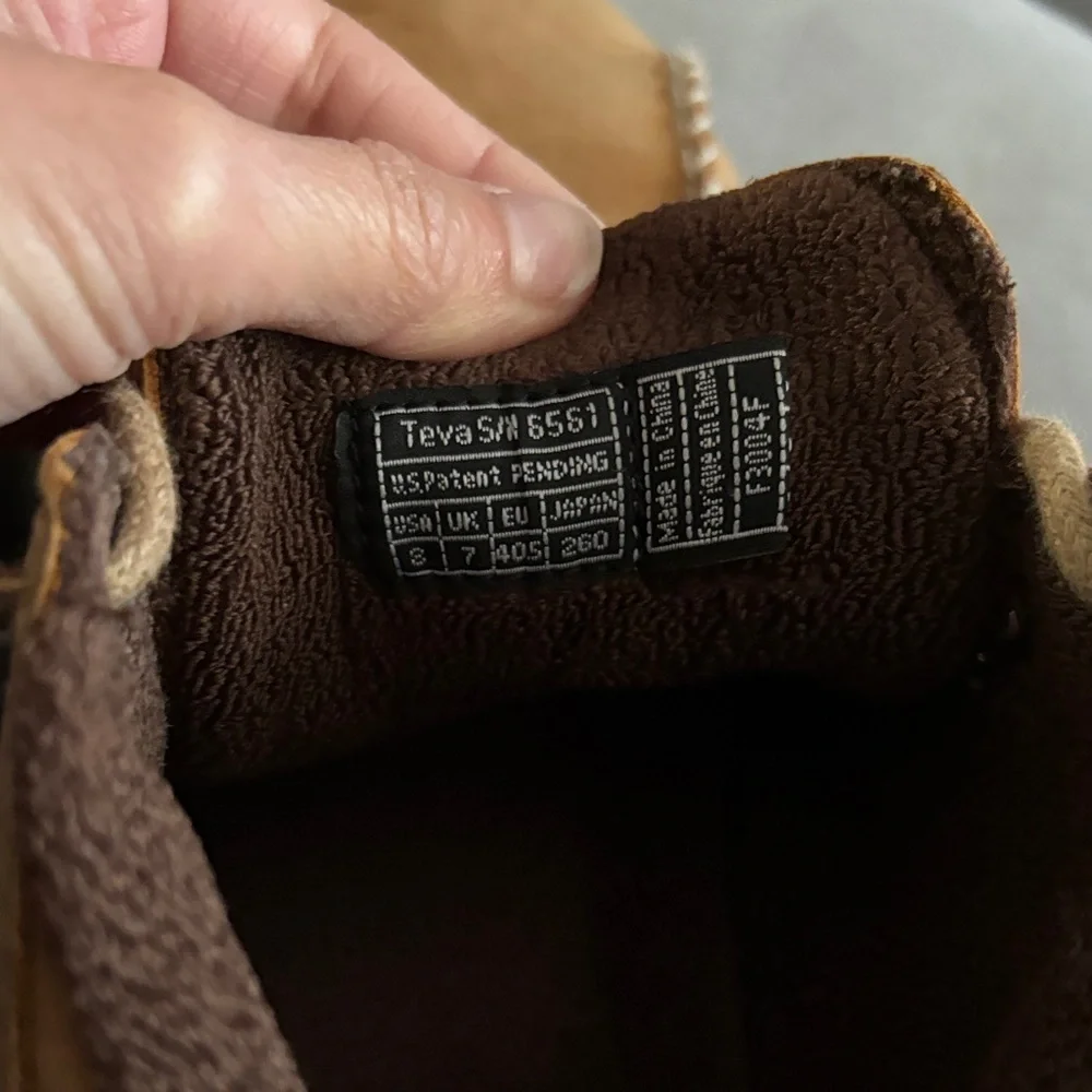 Teva suede chukka Boots Men’s size 8